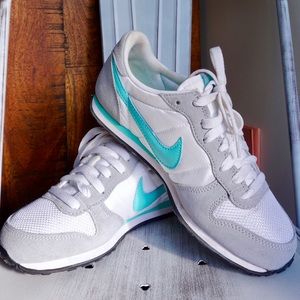 Women’s Nike Genico